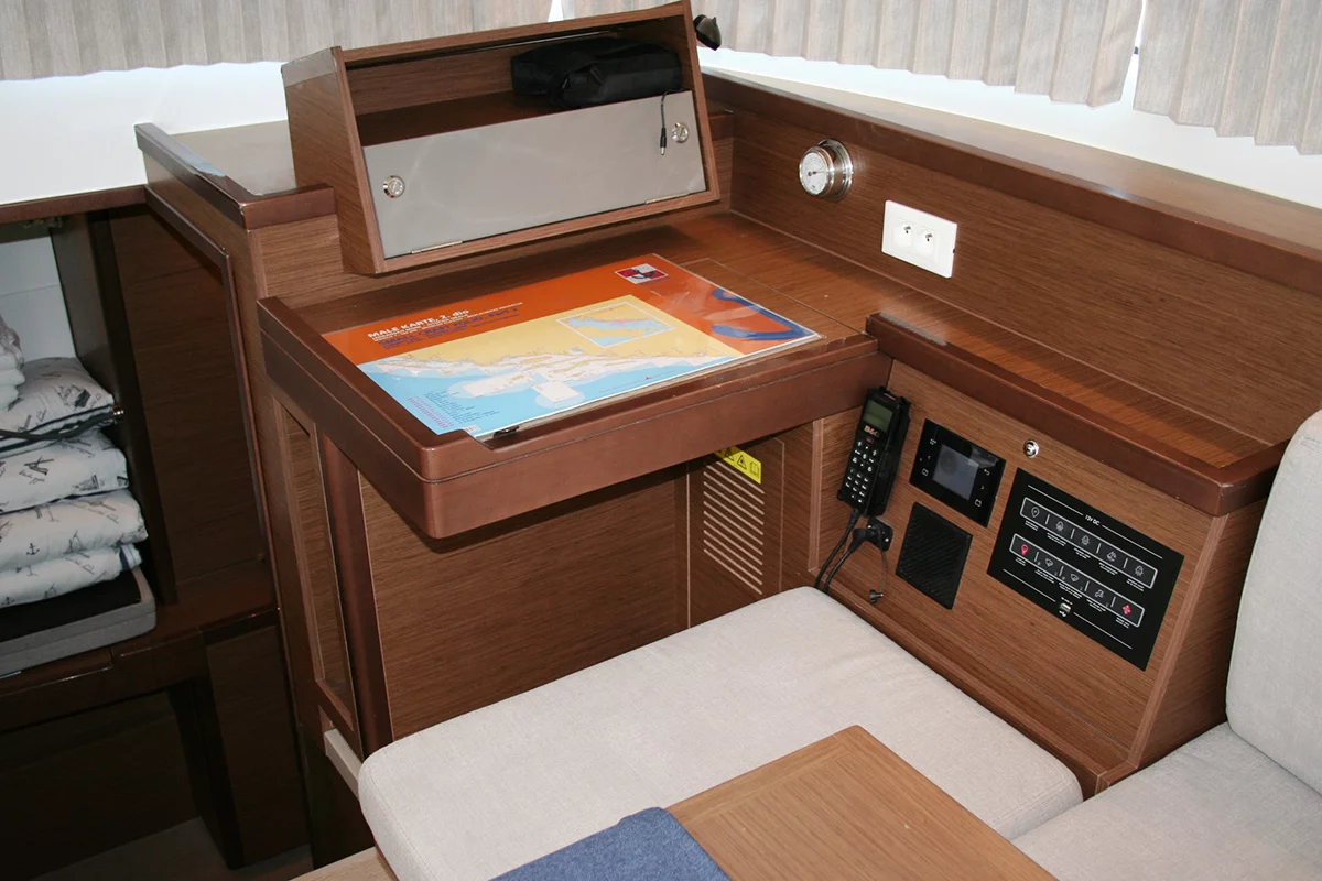 Lagoon 40 - 3 + 2 cab (The Dove)  - 17