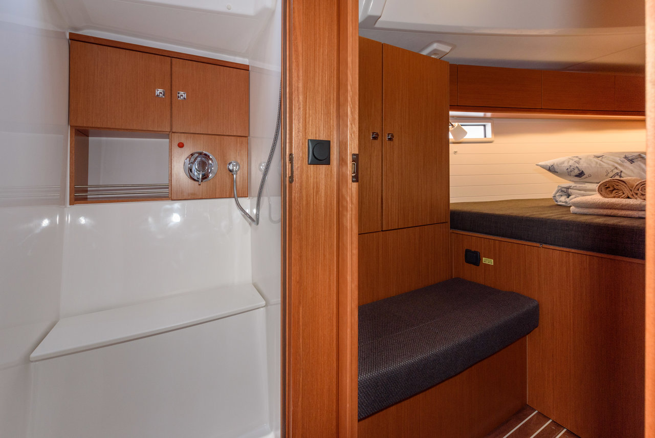 Photo #12 - Bavaria Cruiser 46 - 4 cab. (Factor X) en Trogir - 32600