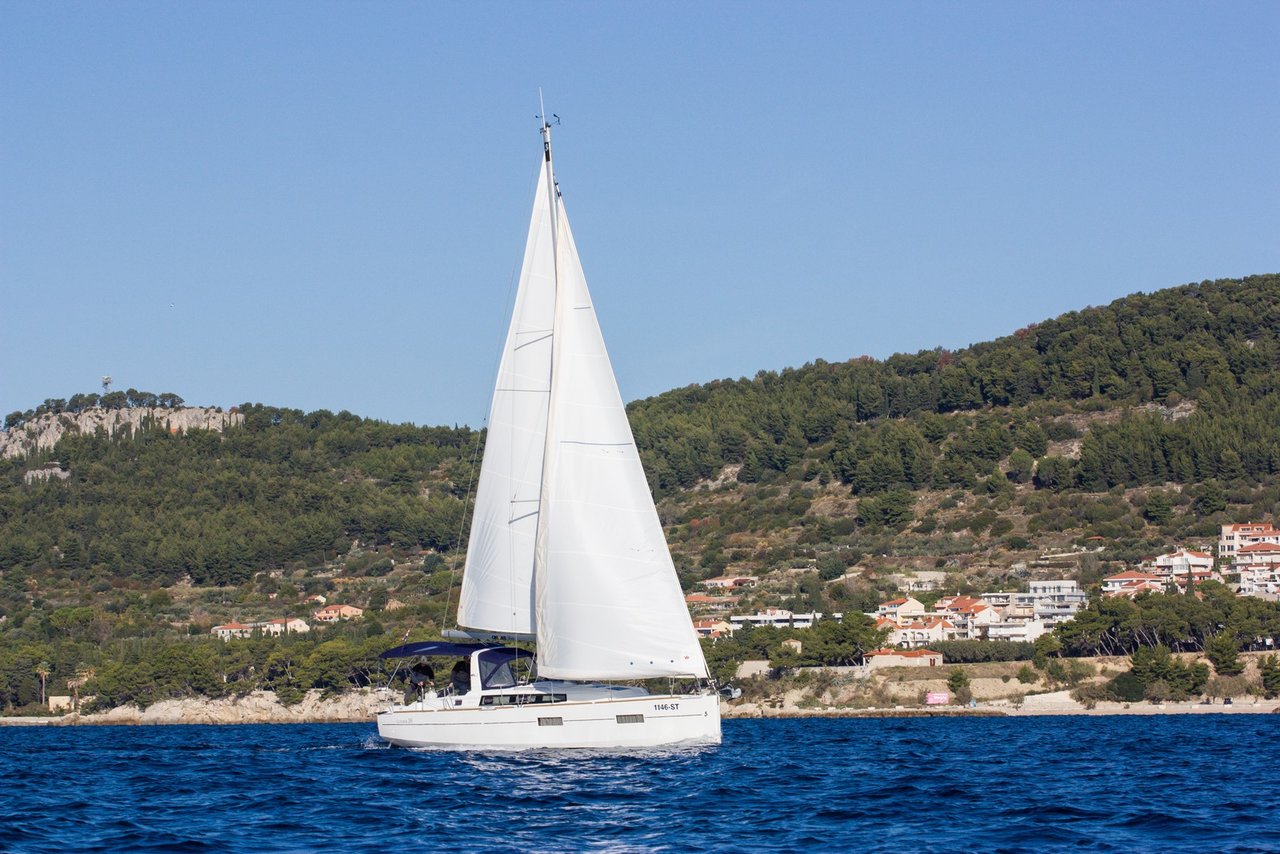 Photo #4 - Oceanis 38 - 3 cab. (Arsen) in Split - 32601
