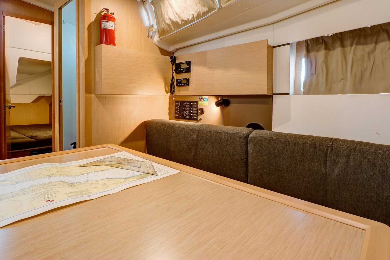 Photo #8 - Oceanis 38 - 3 cab. (Arsen) in Split - 32601