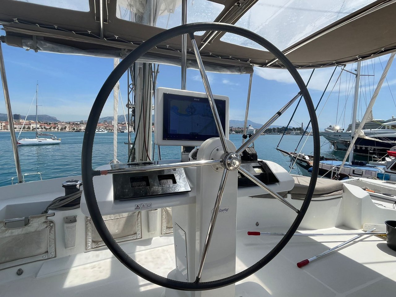 Photo #6 - Lagoon 52 - 5 + 2 cab. (Adriatic Star) en Split - 32653