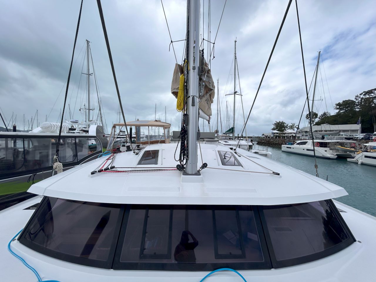 Photo #4 - Fountaine Pajot Saona 47 - 5 cab. (PURRFECT_DB) in Airlie Beach - 32666