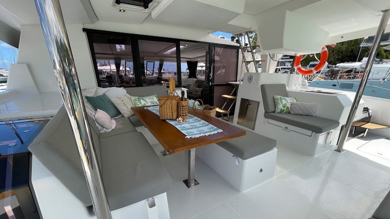 Photo #6 - Fountaine Pajot Saona 47 - 5 cab. (PURRFECT_DB) in Airlie Beach - 32666