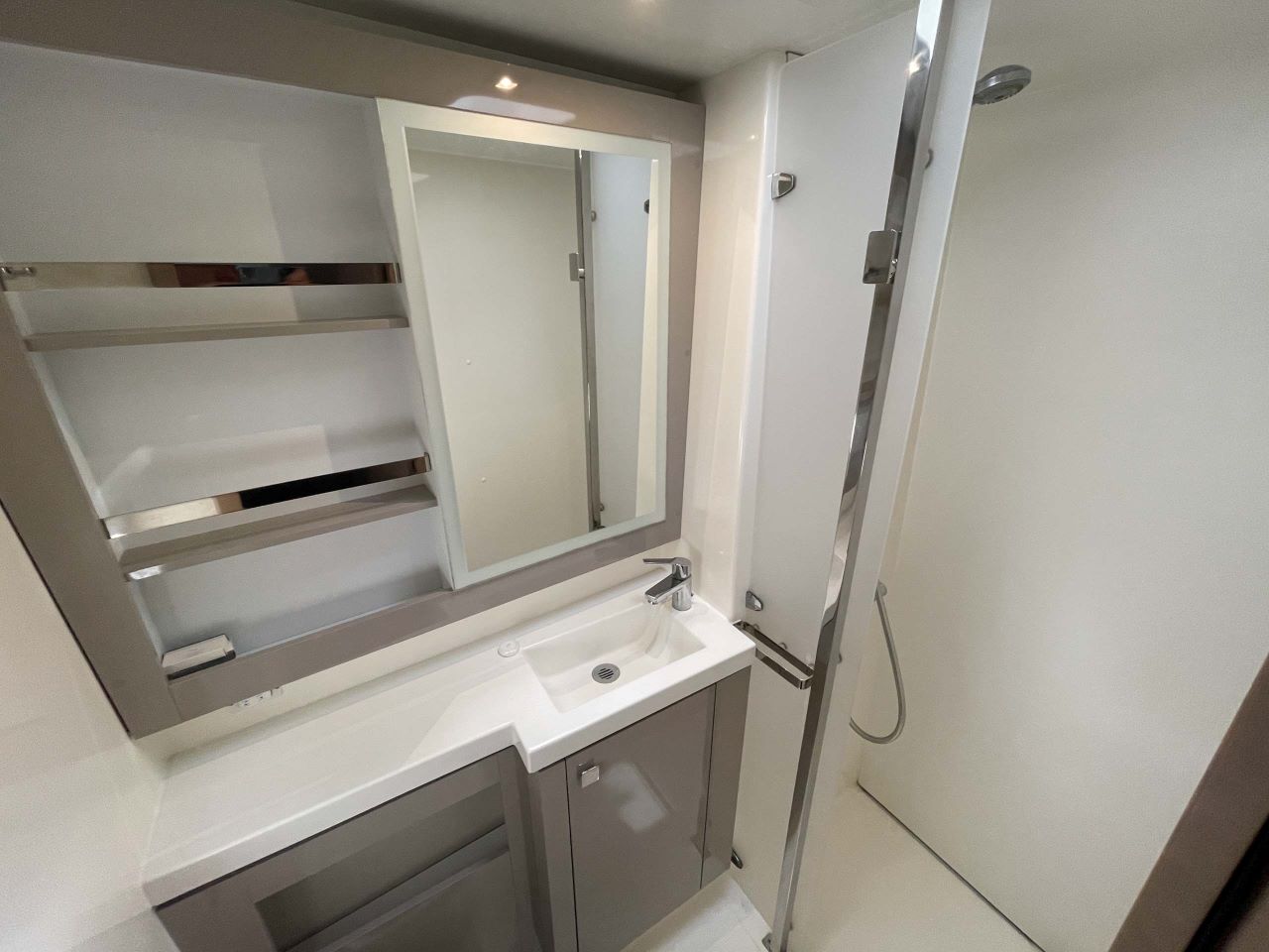 Photo #11 - Fountaine Pajot Saona 47 - 5 cab. (PURRFECT_DB) in Airlie Beach - 32666