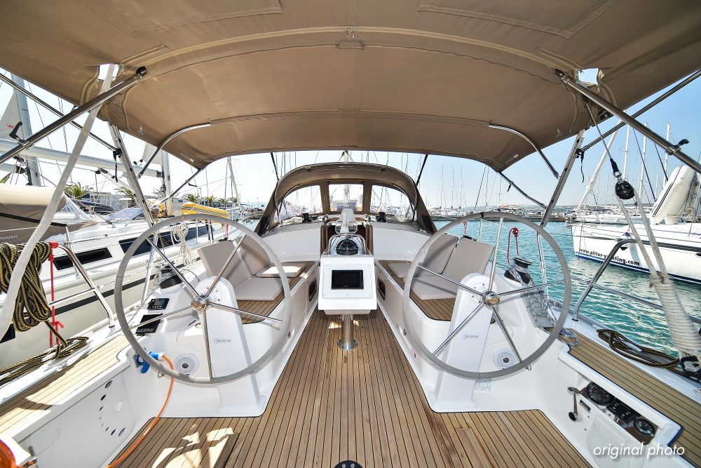 Photo #8 - Bavaria Cruiser 37 - 3 cab. (Hang Loose) in Trogir - 32735