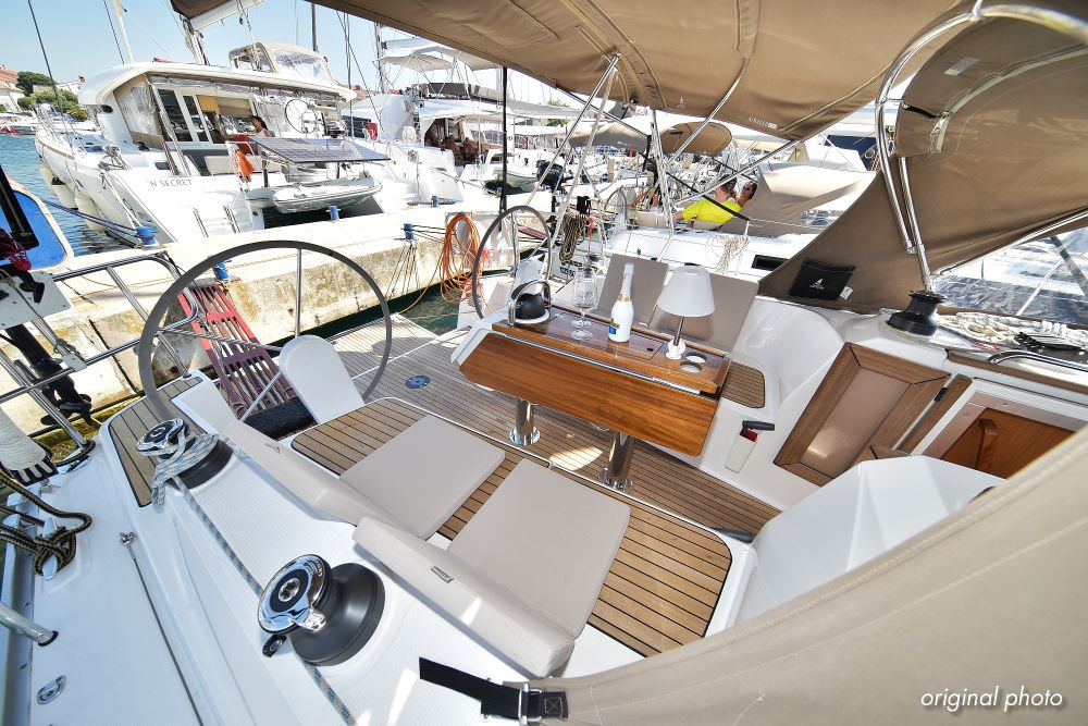 Photo #10 - Bavaria Cruiser 37 - 3 cab. (Hang Loose) in Trogir - 32735