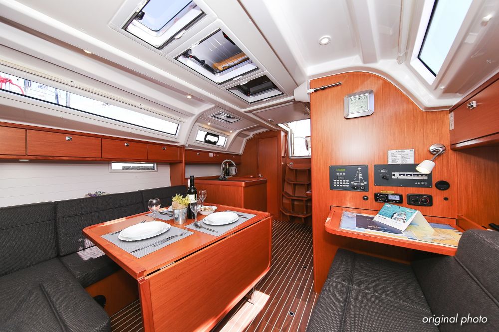 Photo #12 - Bavaria Cruiser 37 - 3 cab. (Hang Loose) in Trogir - 32735