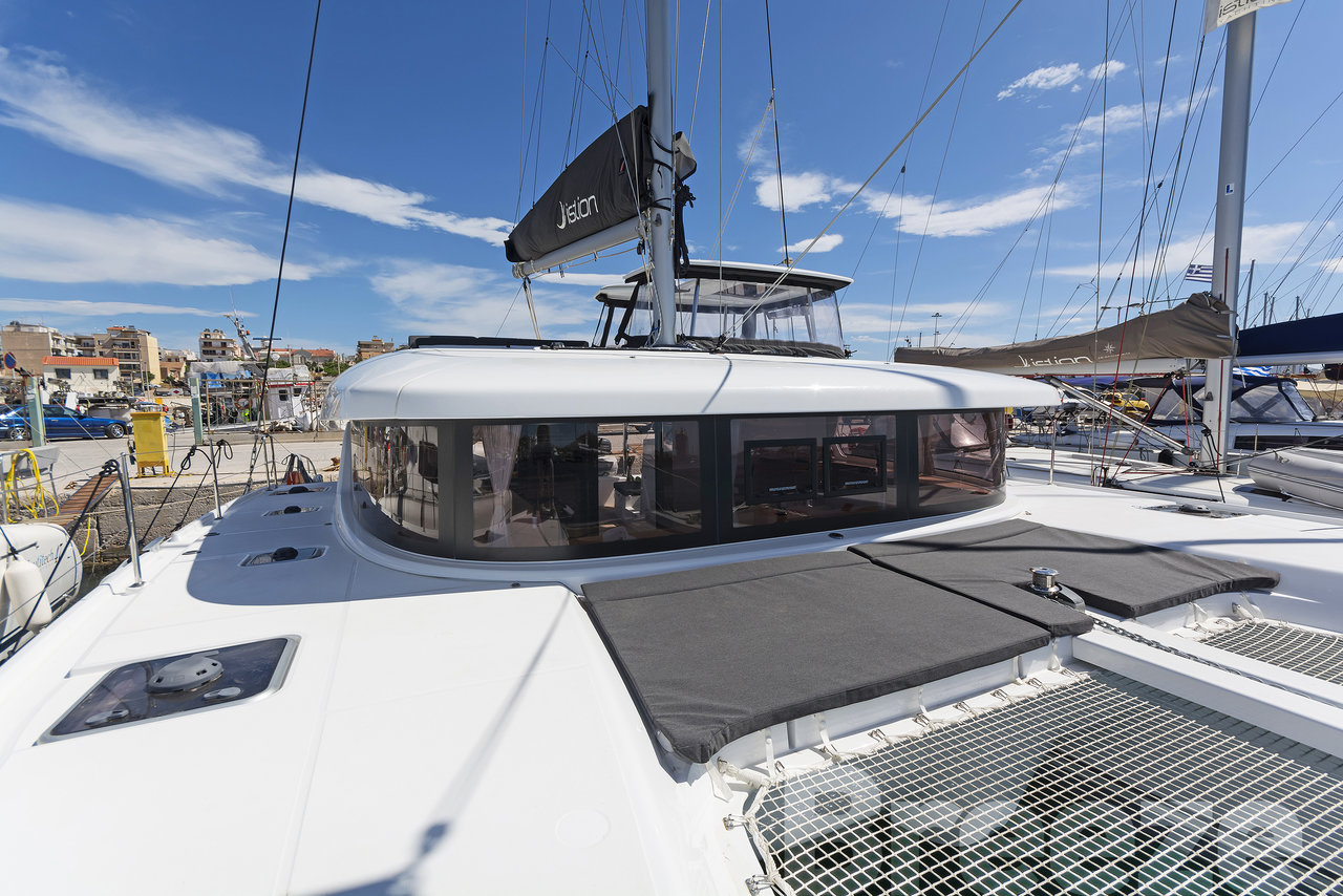 Photo #4 - Lagoon 42 - 4 + 2 cab. (Breeze) in Lavrion - 32754