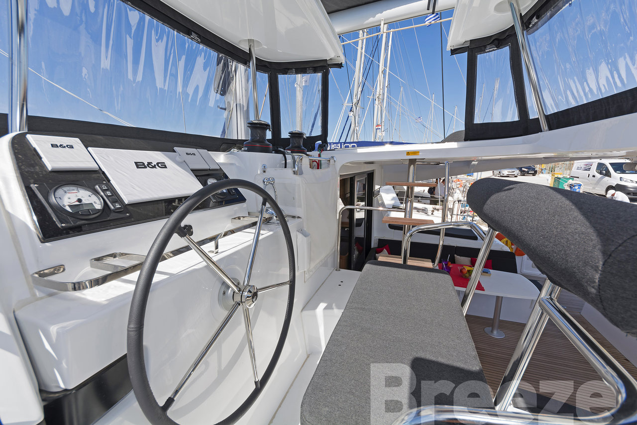Photo #5 - Lagoon 42 - 4 + 2 cab. (Breeze) in Lavrion - 32754