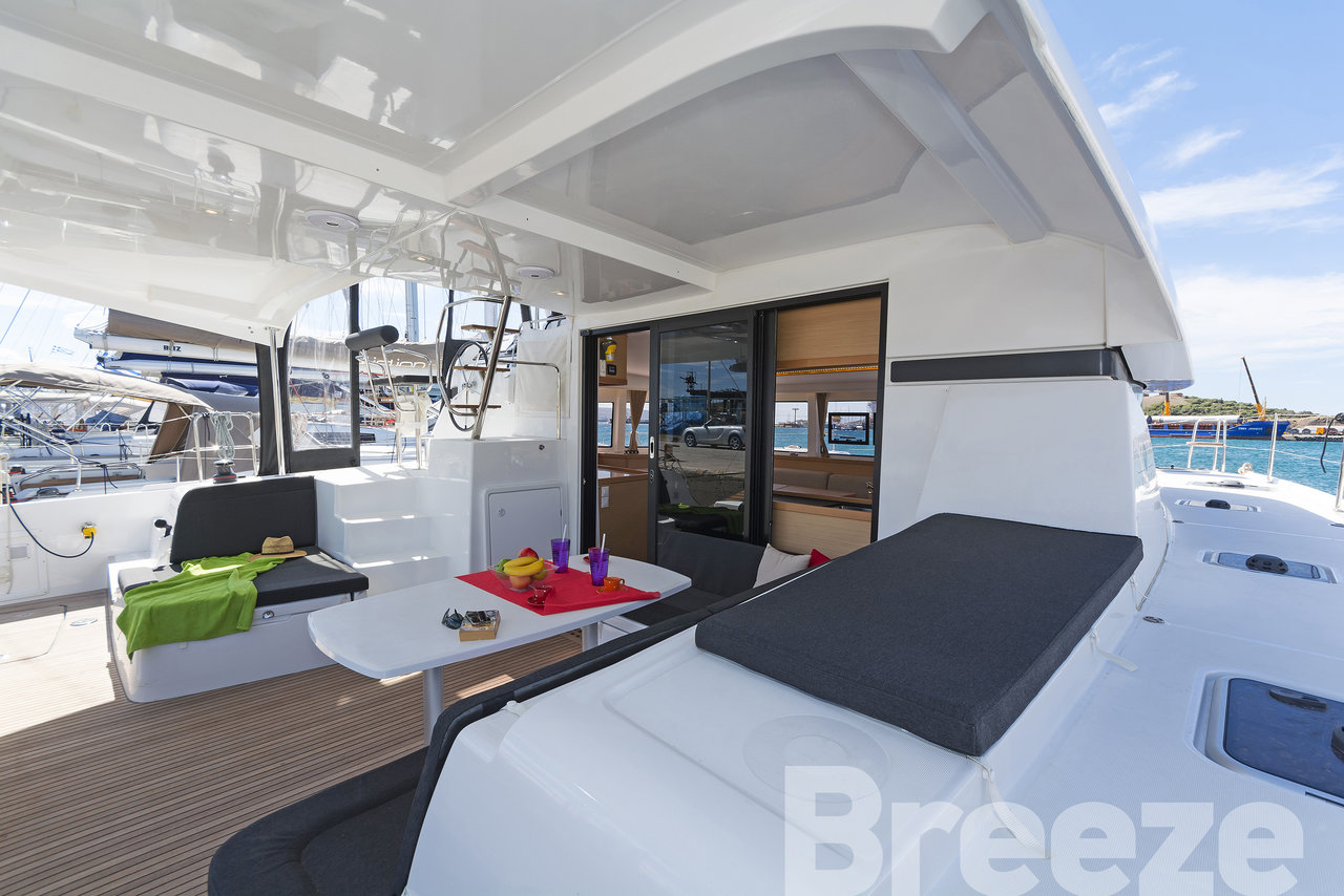 Photo #6 - Lagoon 42 - 4 + 2 cab. (Breeze) in Lavrion - 32754