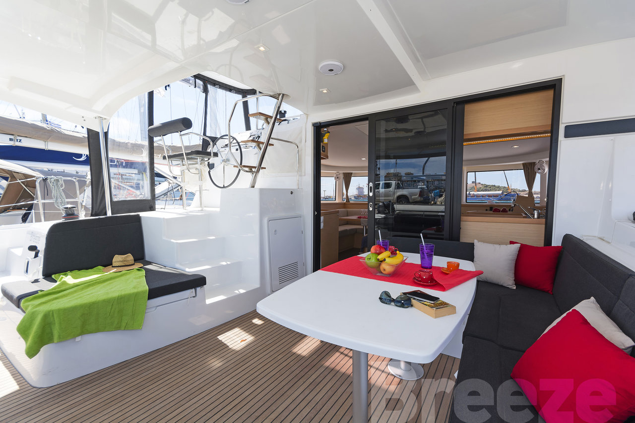 Photo #7 - Lagoon 42 - 4 + 2 cab. (Breeze) in Lavrion - 32754