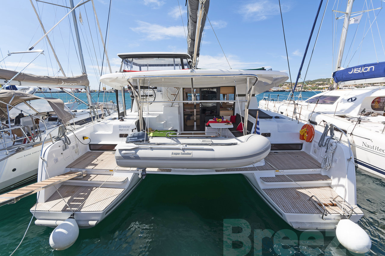 Photo #9 - Lagoon 42 - 4 + 2 cab. (Breeze) in Lavrion - 32754
