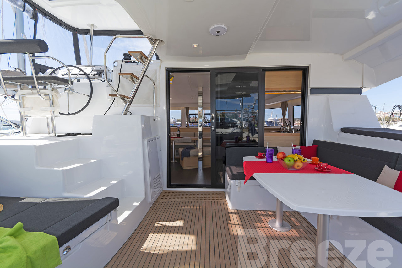 Photo #10 - Lagoon 42 - 4 + 2 cab. (Breeze) in Lavrion - 32754