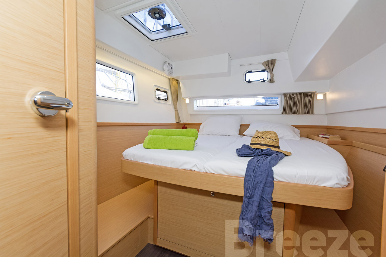 Photo #13 - Lagoon 42 - 4 + 2 cab. (Breeze) in Lavrion - 32754