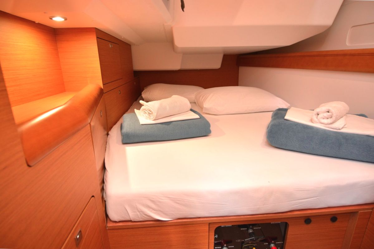 Photo #6 - Sun Odyssey 479 - 4 cab. (Black Kiss) in Dubrovnik - 32804