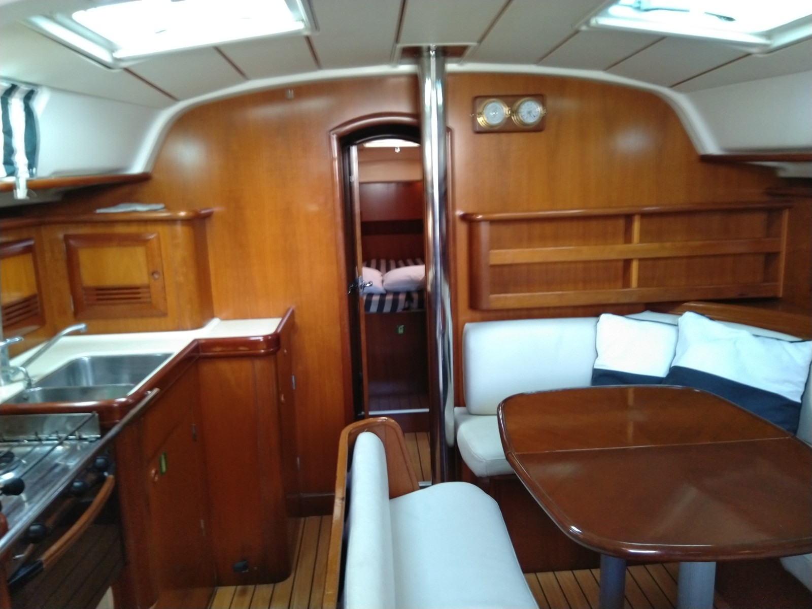 Photo #7 - Oceanis Clipper 411 - 4 cab. (Nemesis) in Athen - 32830