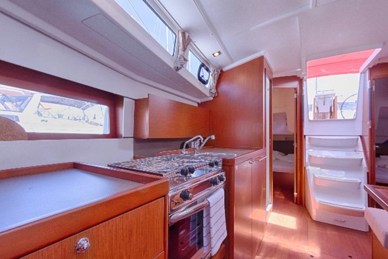 Photo #4 - Oceanis 38.1 (Mare Nostrum II) in Trogir - 32840
