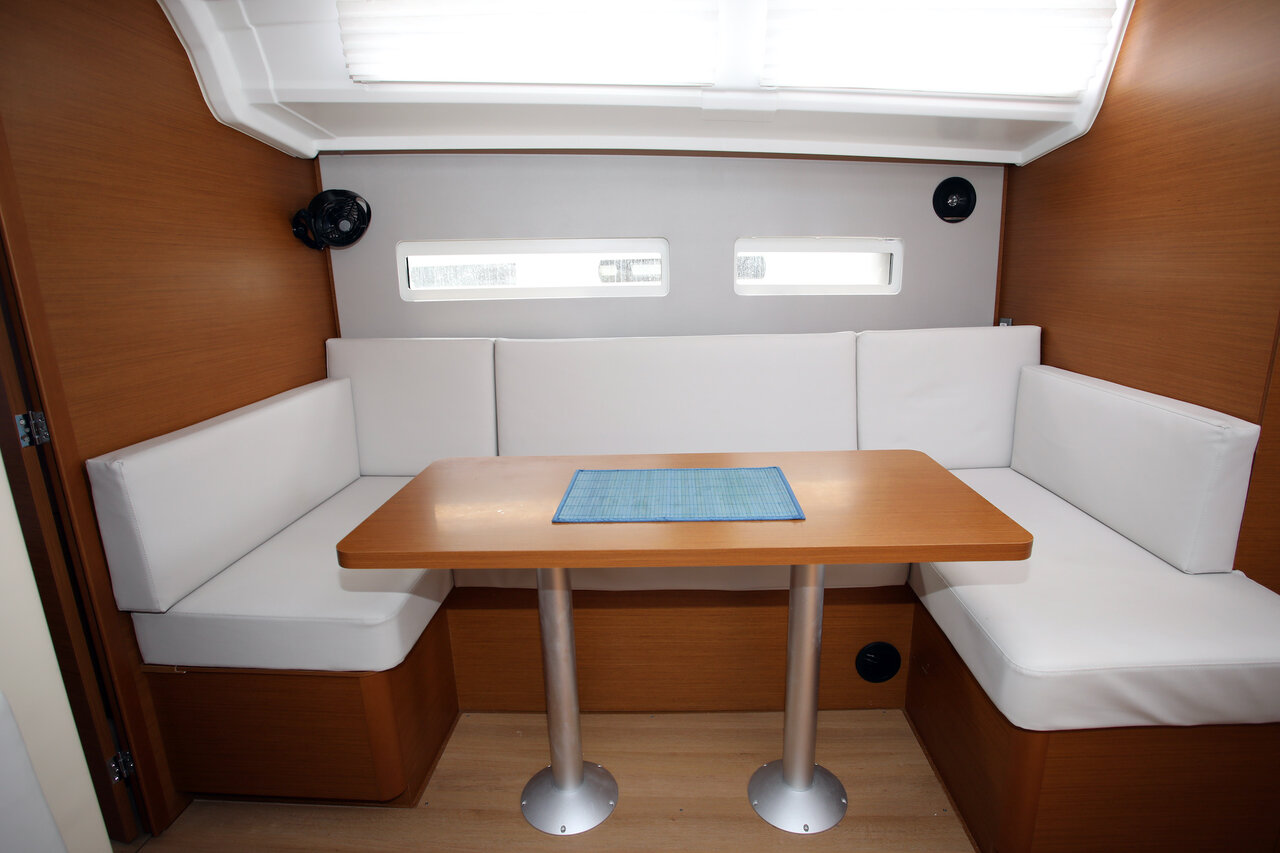 Photo #6 - Sun Odyssey 410 - 3 cab. (Deba) in Pula - 32966