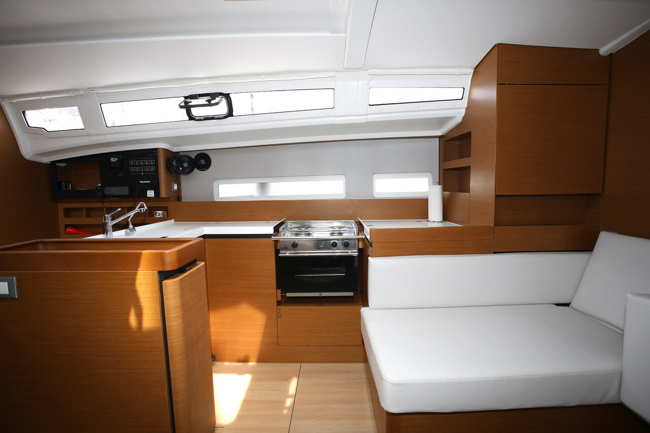 Photo #7 - Sun Odyssey 410 - 3 cab. (Deba) in Pula - 32966