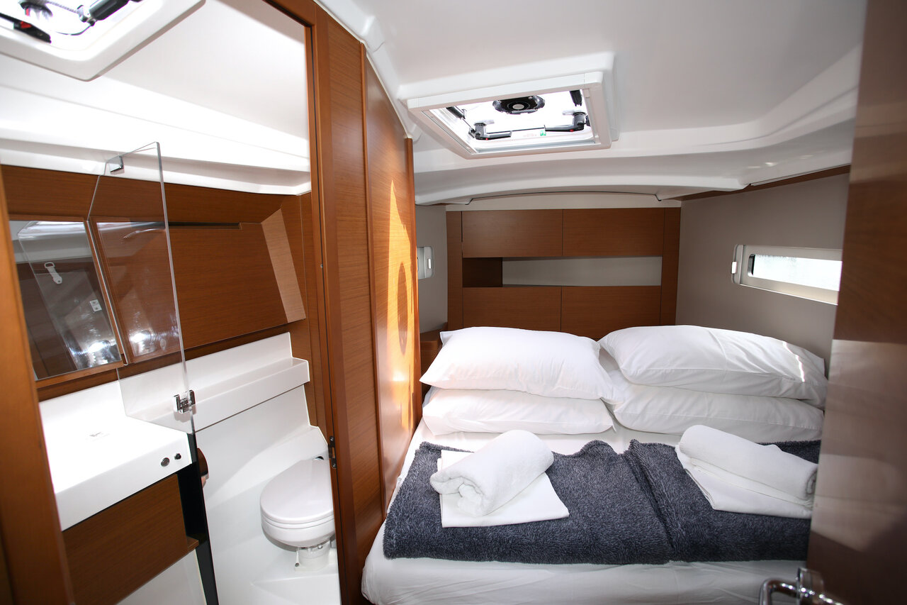 Photo #8 - Sun Odyssey 410 - 3 cab. (Deba) in Pula - 32966