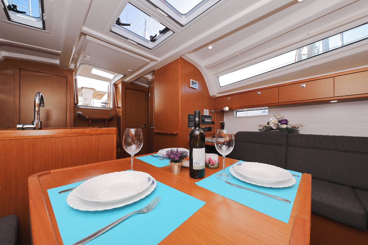 Photo #22 - Bavaria Cruiser 37 - 3 cab. (Sursulapitschi) in Pula - 33087