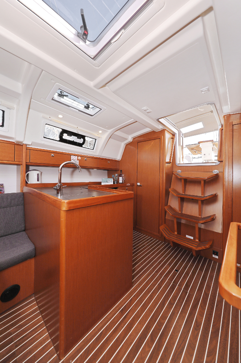 Photo #24 - Bavaria Cruiser 37 - 3 cab. (Sursulapitschi) in Pula - 33087