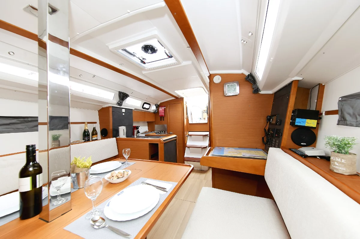 Sun Odyssey 349 (Polly Fun)  - 14