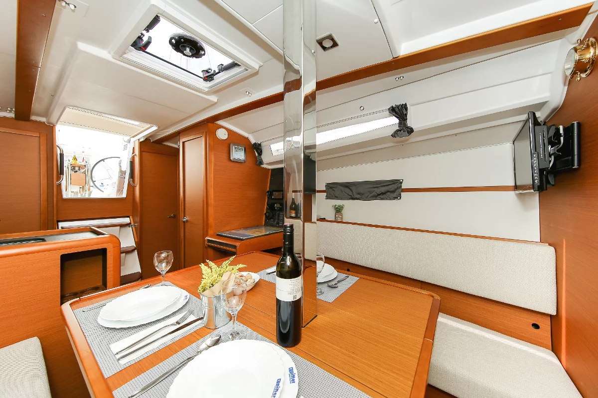 Sun Odyssey 349 (Polly Fun)  - 17