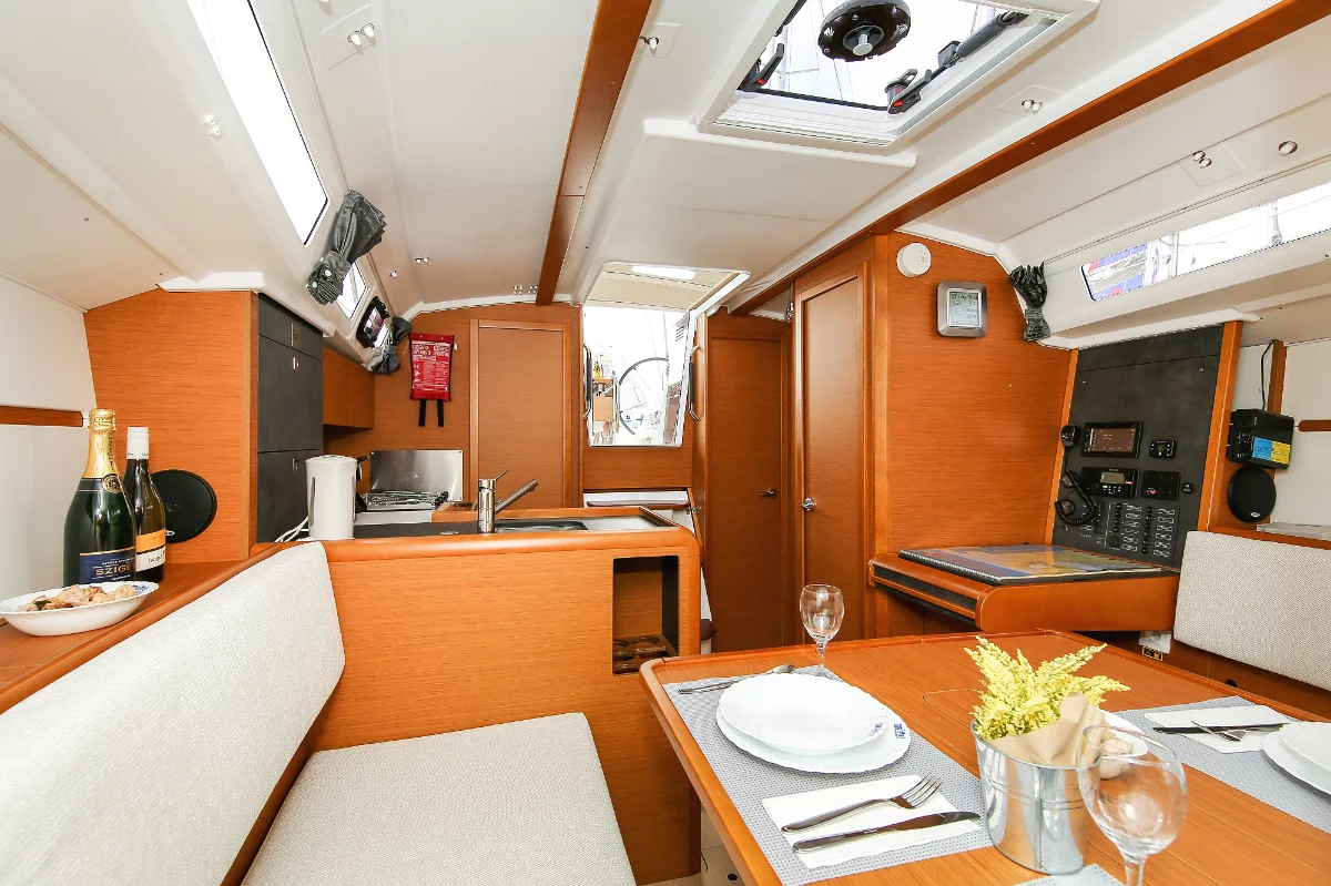 Sun Odyssey 349 (Polly Fun)  - 19
