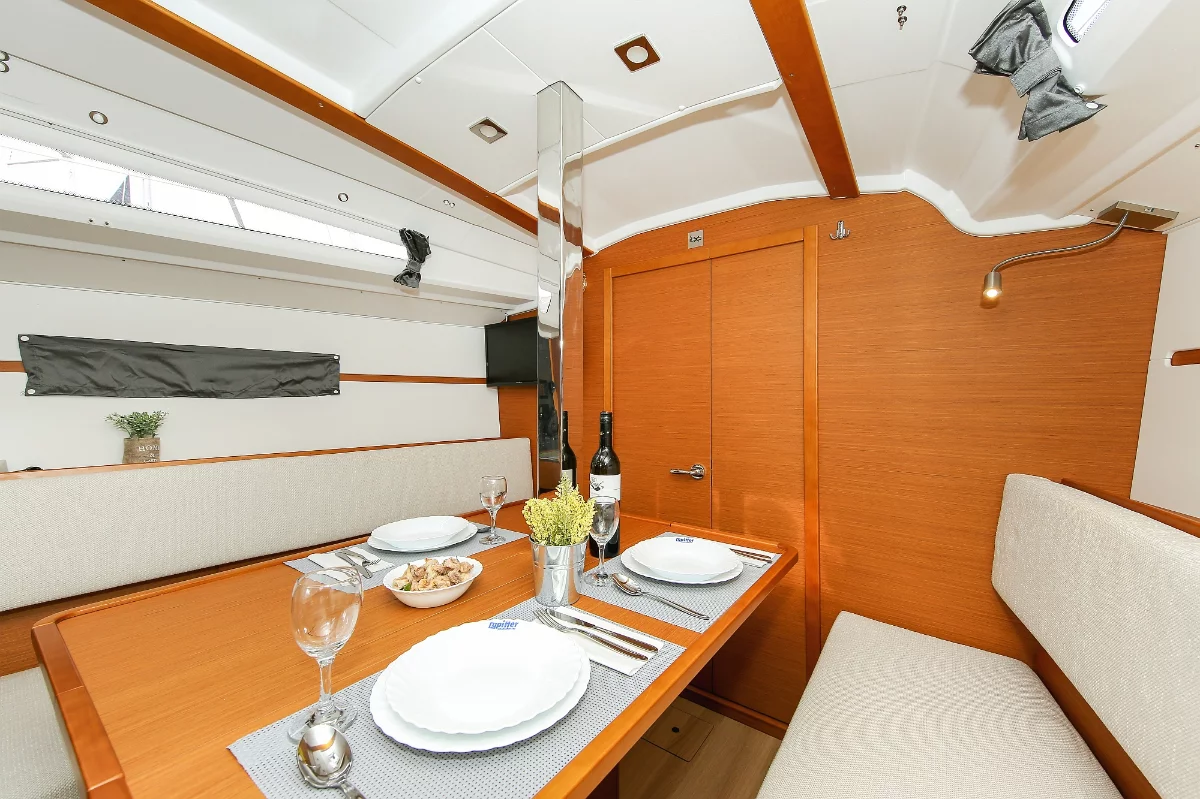 Sun Odyssey 349 (Polly Fun)  - 21