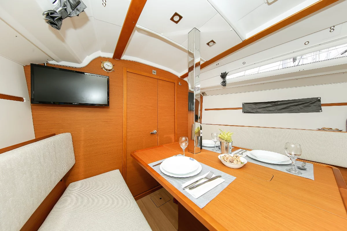 Sun Odyssey 349 (Polly Fun)  - 22