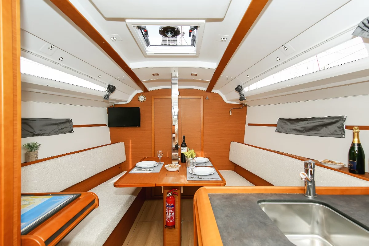 Sun Odyssey 349 (Polly Fun)  - 25