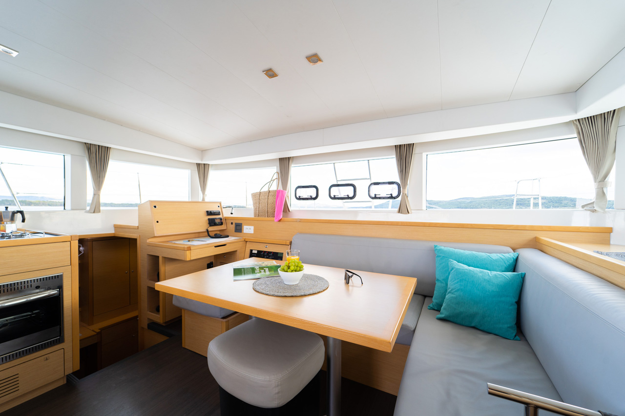Photo #12 - Lagoon 40 MotorYacht - 3 + 2 cab. (Family) en Sibenik - 33141