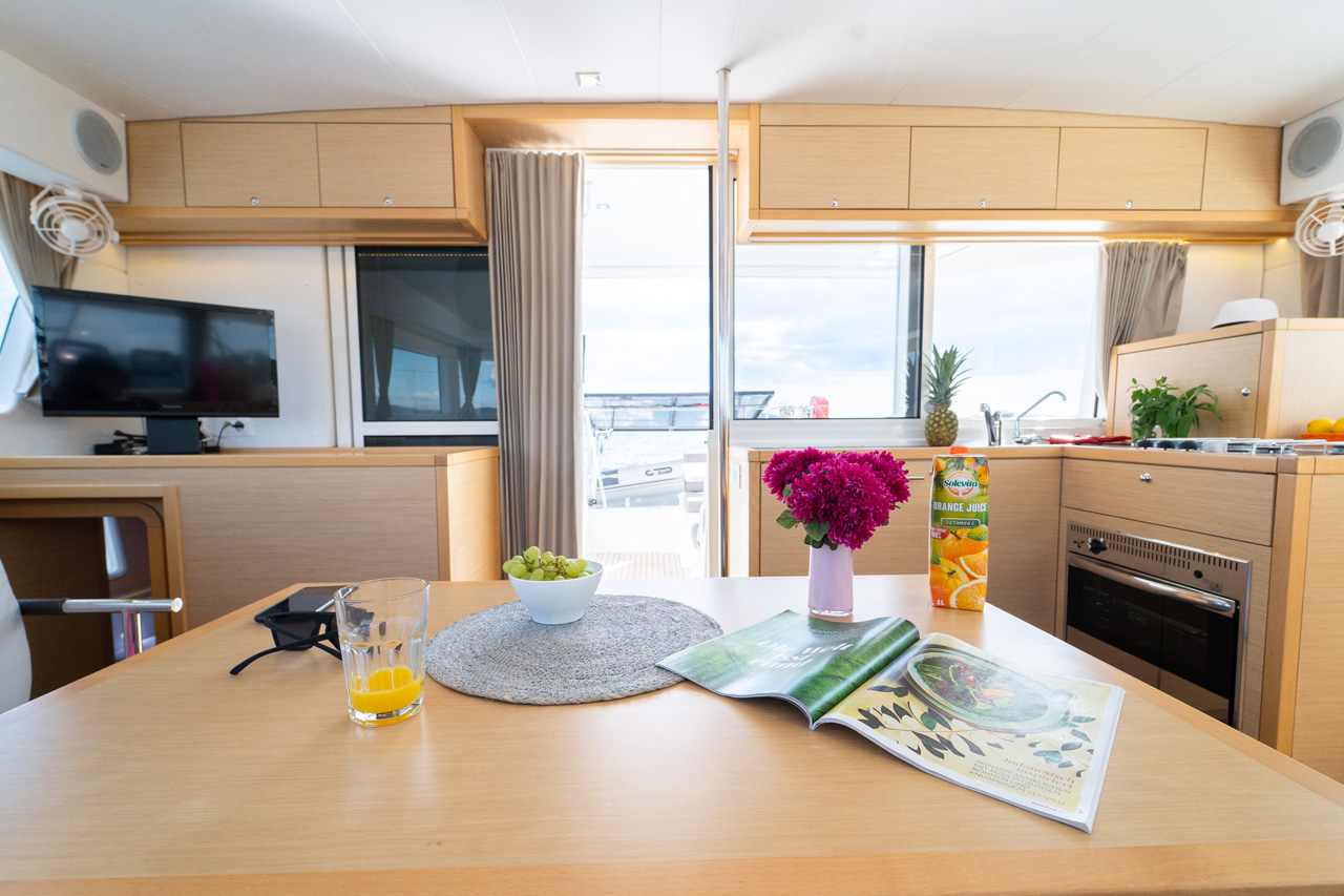 Photo #13 - Lagoon 40 MotorYacht - 3 + 2 cab. (Family) en Sibenik - 33141