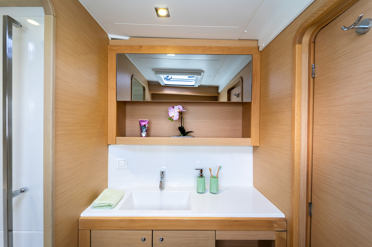 Photo #20 - Lagoon 40 MotorYacht - 3 + 2 cab. (Family) en Sibenik - 33141