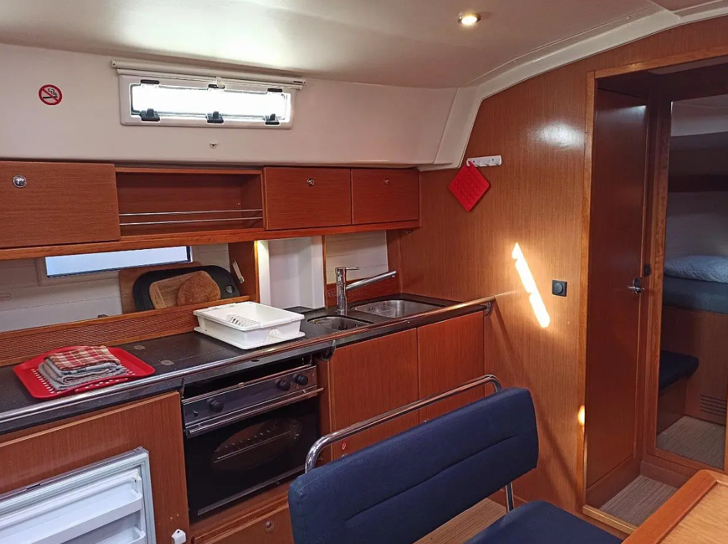 Photo #8 - Bavaria Cruiser 45 - 4 cab. (Saffron) in Lefkada - 33167