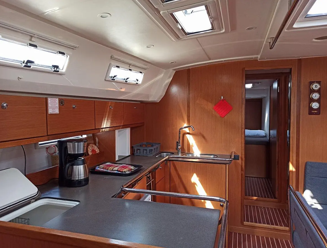 Photo #9 - Bavaria Cruiser 45 - 4 cab. (Saffron) in Lefkada - 33167