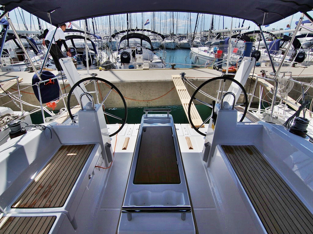 Photo #4 - Oceanis 38.1 (Aura) in Sukosan - 33210