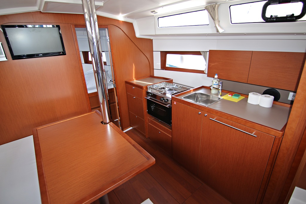 Photo #6 - Oceanis 38.1 (Aura) in Sukosan - 33210