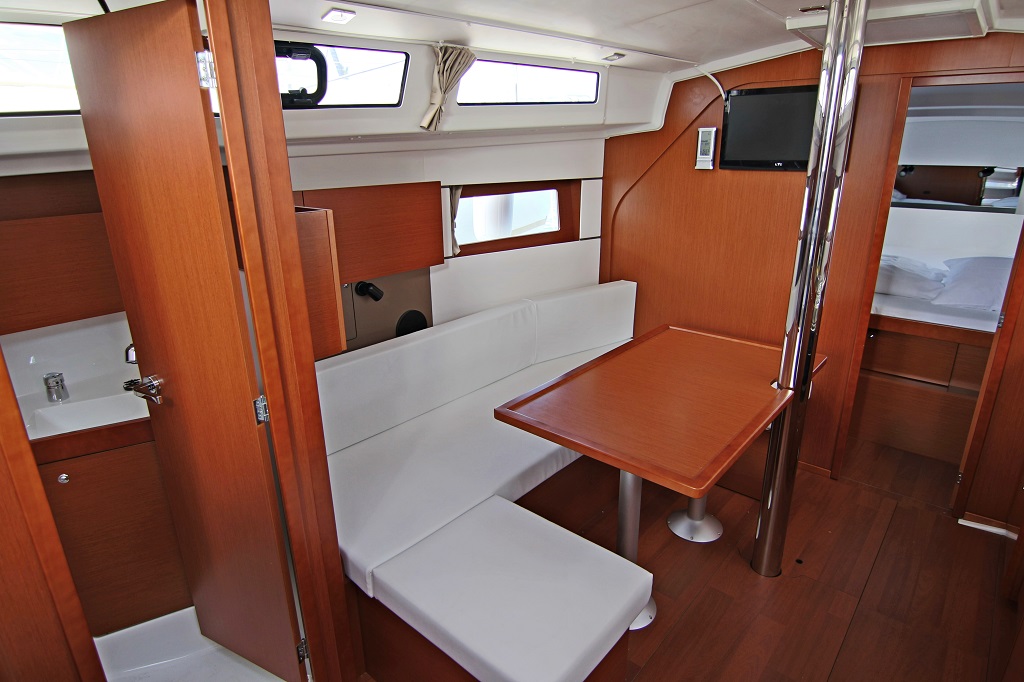 Photo #7 - Oceanis 38.1 (Aura) in Sukosan - 33210