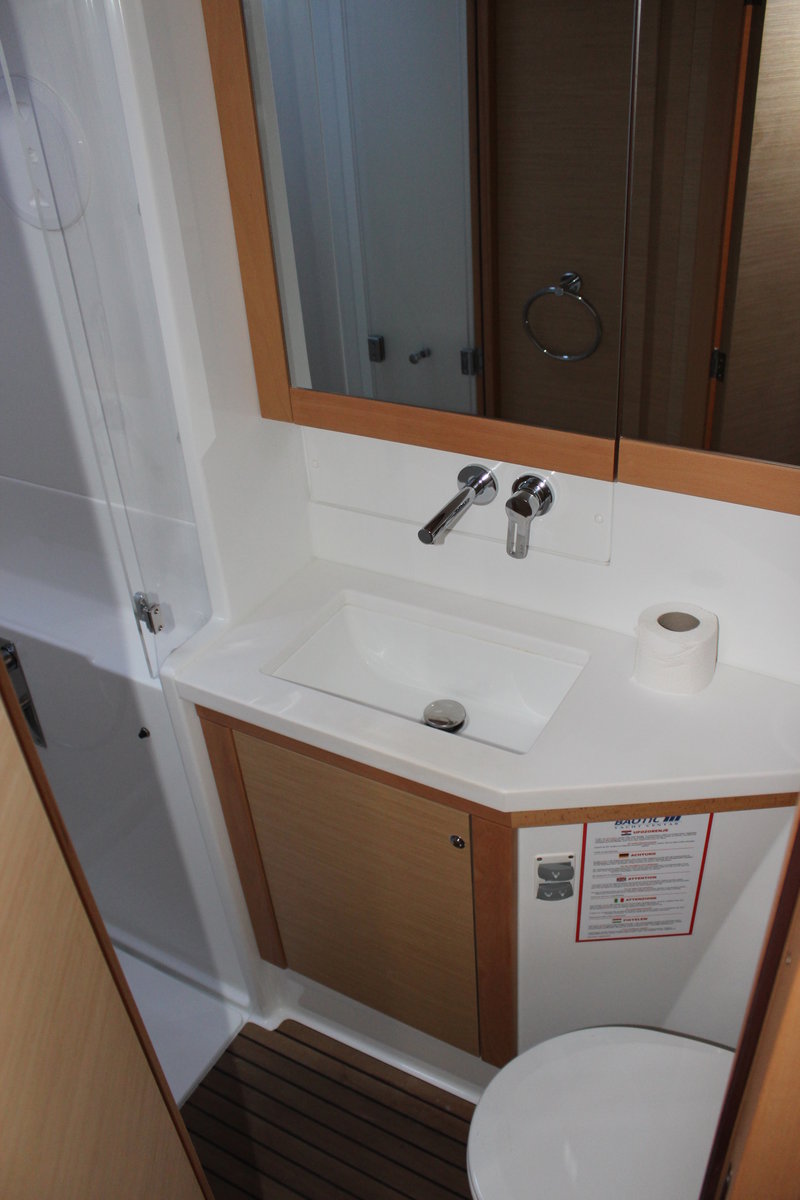 Photo #3 - Lagoon 450 - 4 + 2 cab. (Baros) in Trogir - 33350