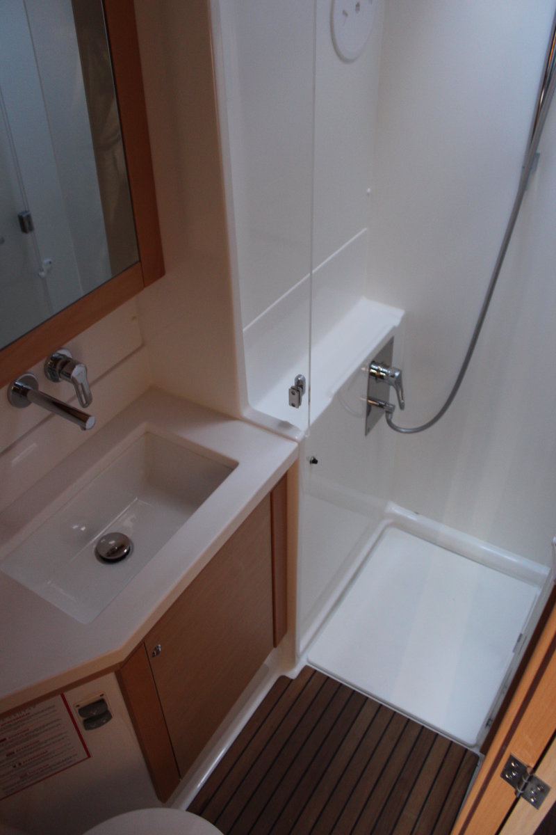 Photo #4 - Lagoon 450 - 4 + 2 cab. (Baros) in Trogir - 33350
