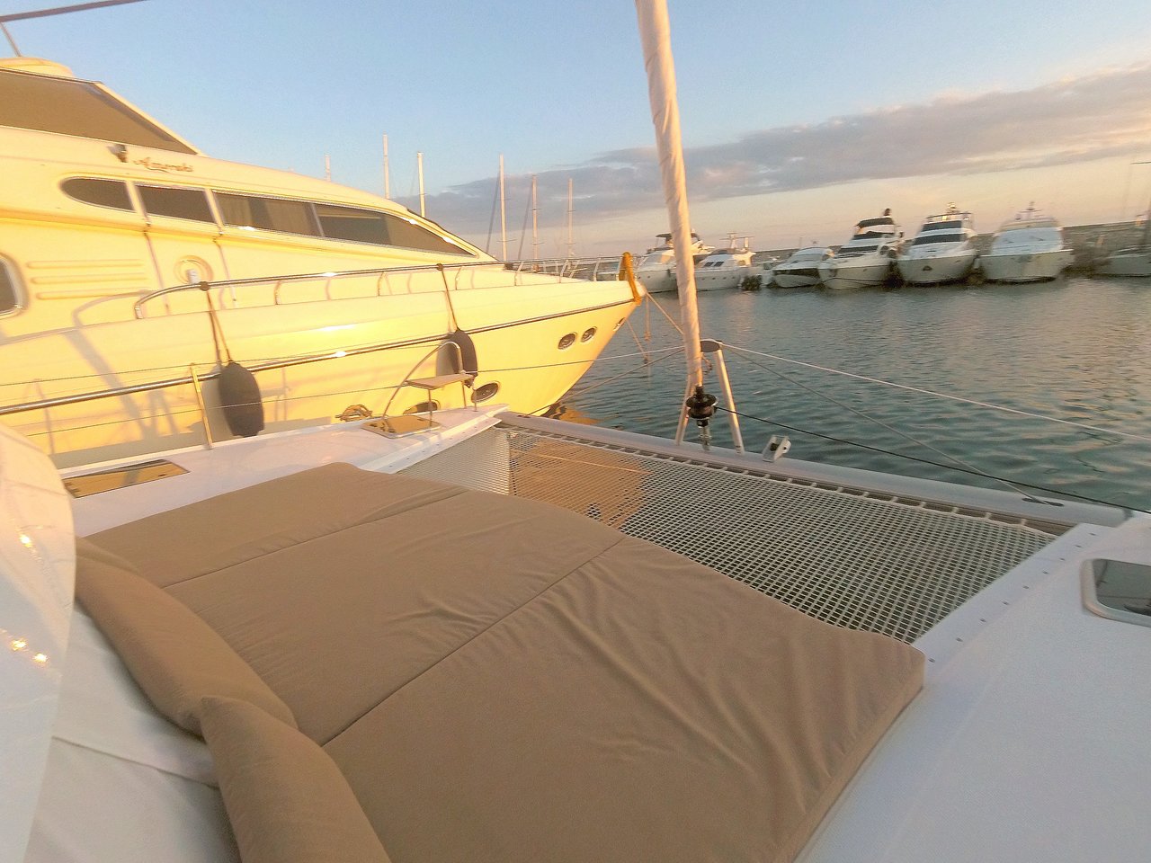 Photo #6 - Fountaine Pajot Lucia 40 - 4 cab. (E-Varka) en Paros - 33365