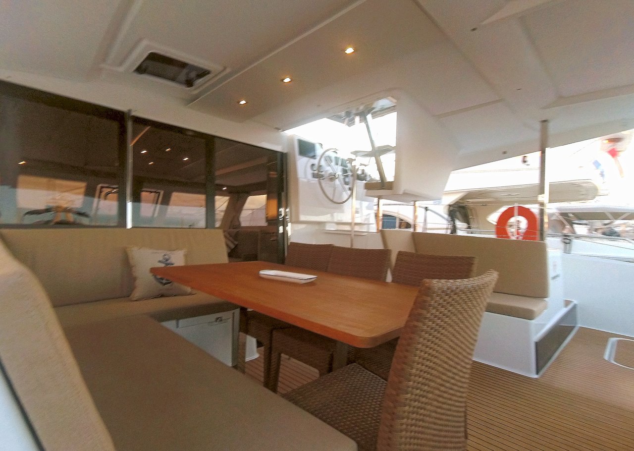 Photo #9 - Fountaine Pajot Lucia 40 - 4 cab. (E-Varka) en Paros - 33365