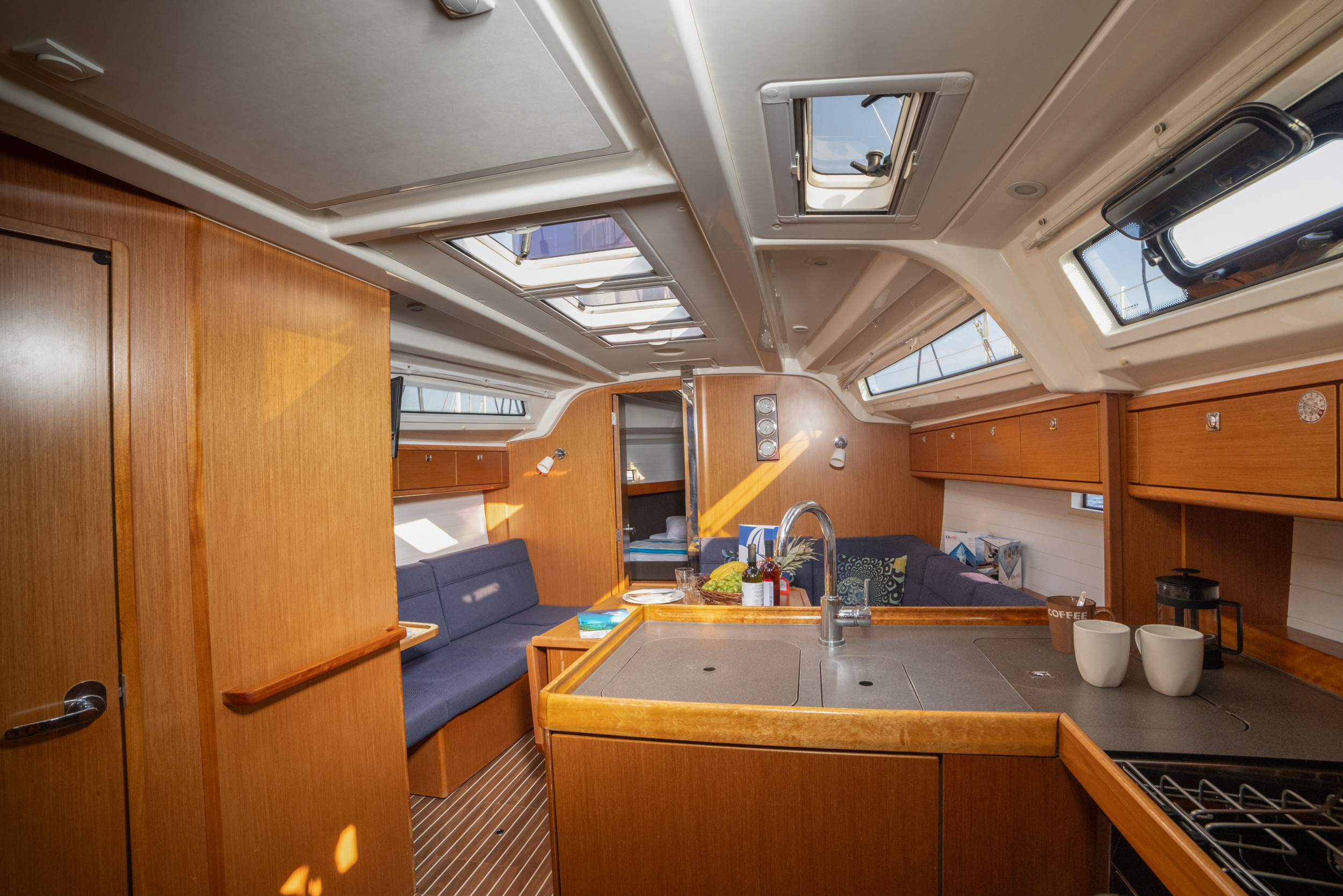 Photo #6 - Bavaria Cruiser 37 - 3 cab. (Marlo) in Atene - 33481