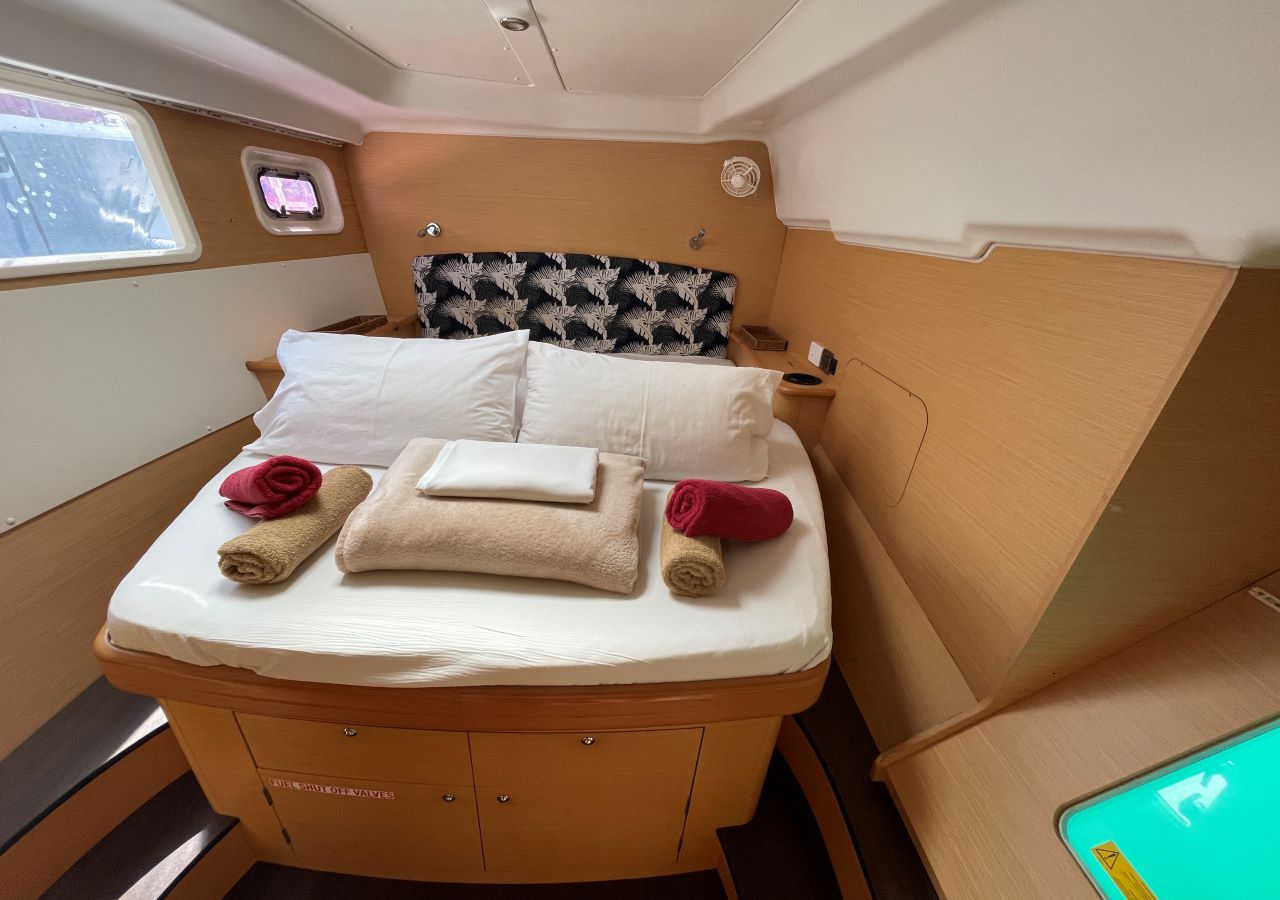 Photo #7 - Lagoon 440 - 4 cab. (ELYSIAN) in Airlie Beach - 33665