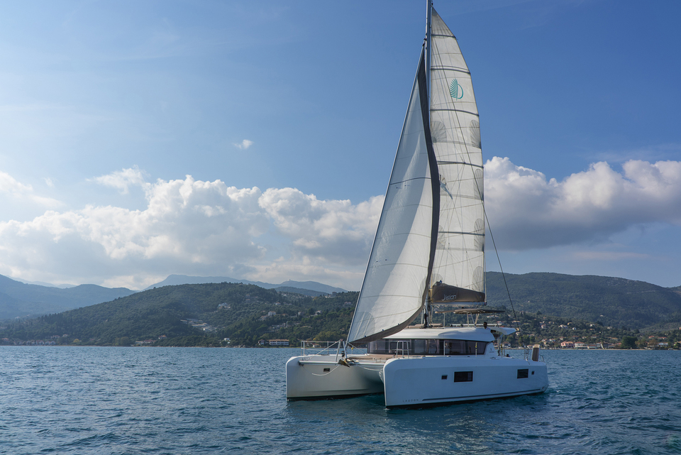 Photo #6 - Lagoon 42 - 4 + 2 cab. (White Waves) in Lefkada - 33762