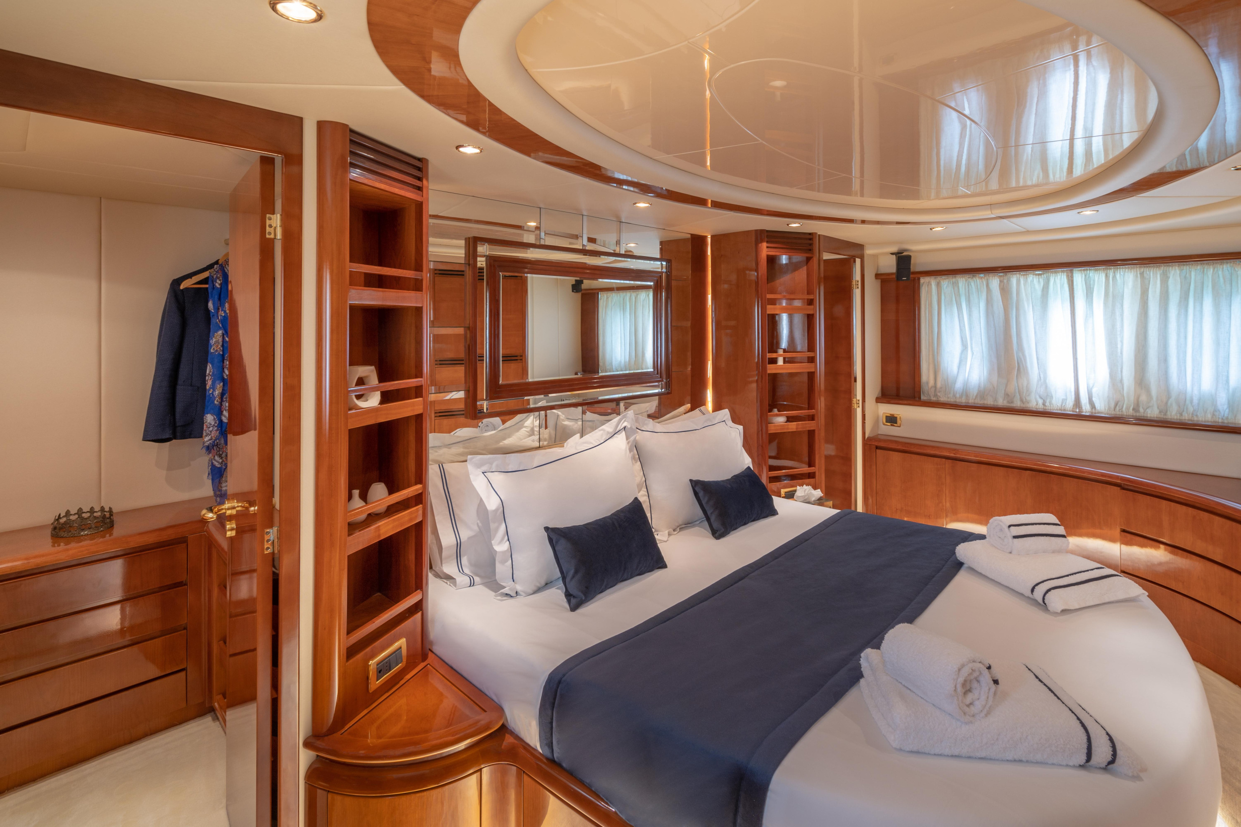 Photo #10 - Azimut 74 Fly - 3 + 1 cab. (Estia Zeus) in Elliniko - 33796