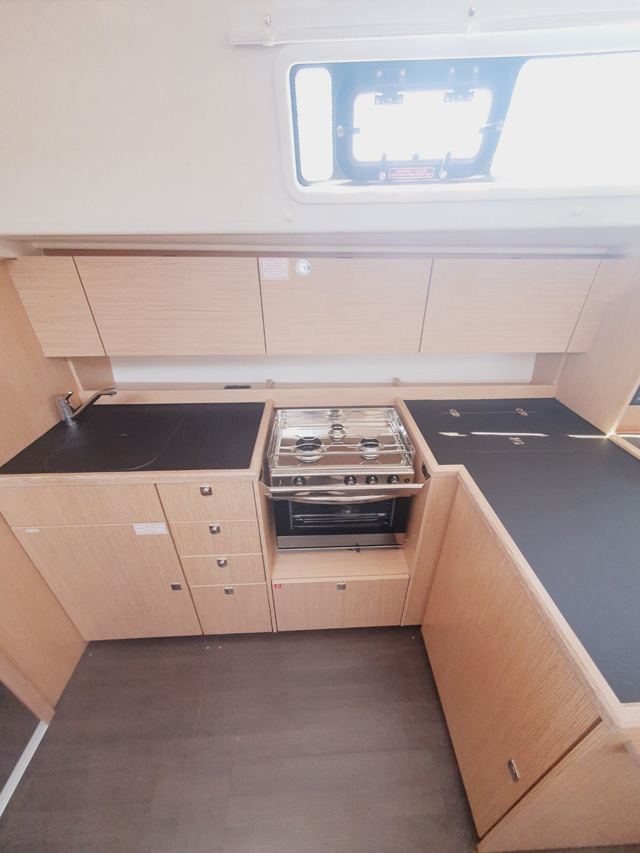Photo #9 - Bavaria C42 Style (Flotte Lotte) en Pula - 33825