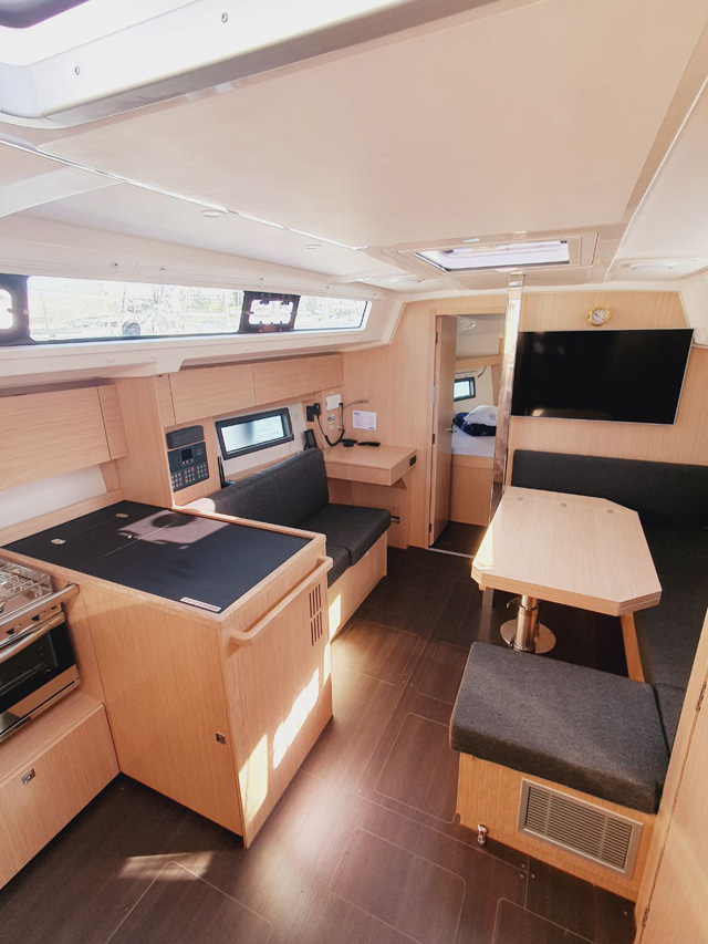Photo #8 - Bavaria C38 (Infinity) in Pula - 33861